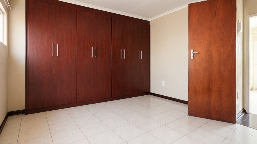 To Let 3 Bedroom Property for Rent in Flamwood North West